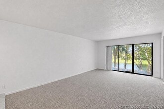 Building Photo - 2322 S Cypress Bend Dr