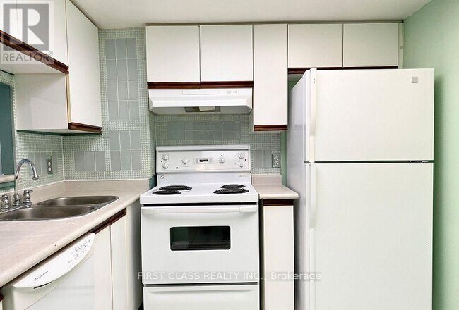 Photo du bâtiment - 1470 Midland Ave