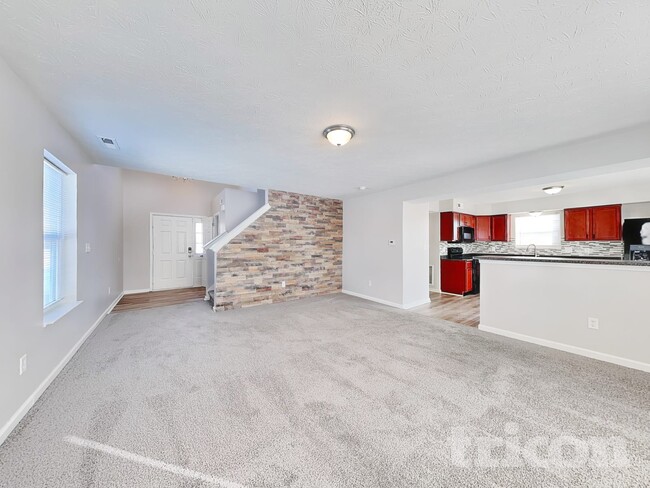 Foto del edificio - 561 Grassy Bend Dr