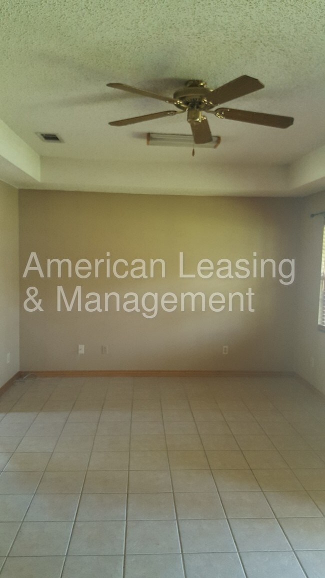 Building Photo - Hudson 2 bed 1 bath!