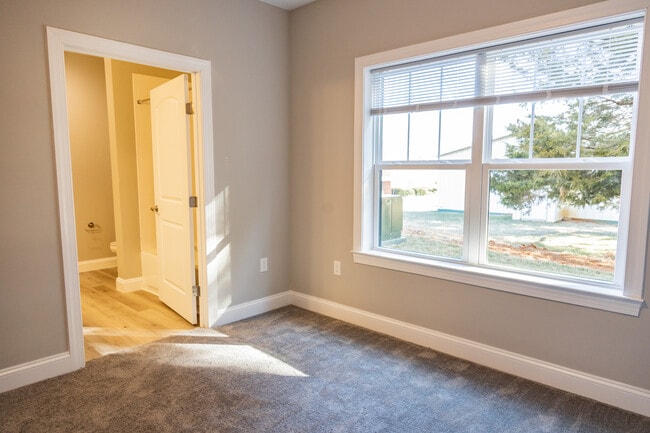 Bedroom - CARLS CORNER RESIDENTIAL