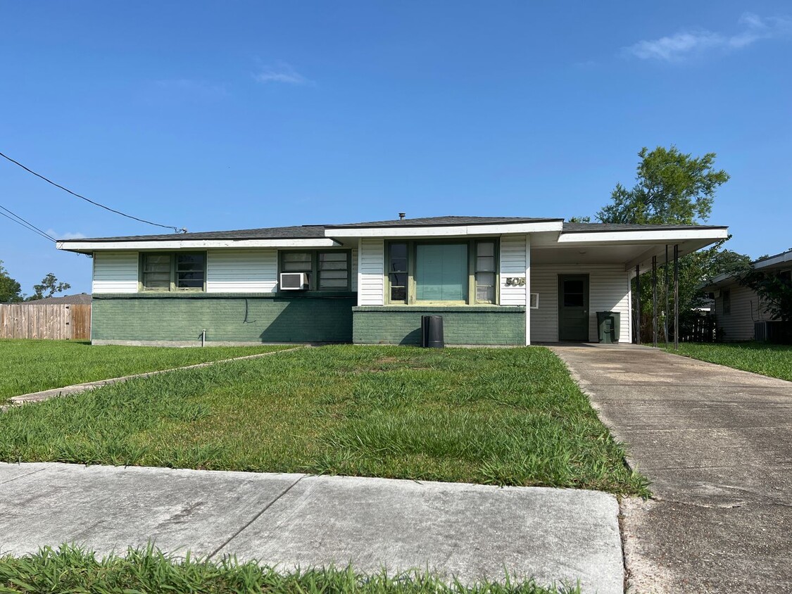 Foto principal - 3-bedroom, 1-bathroom home in Houma