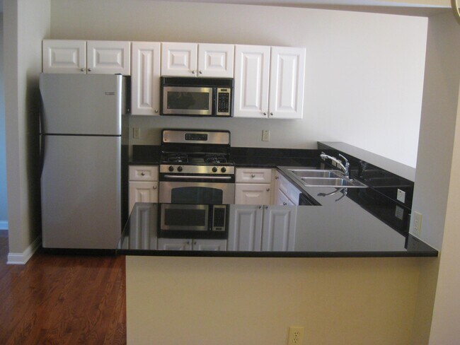 Building Photo - 1754 Ridgecliff Rd