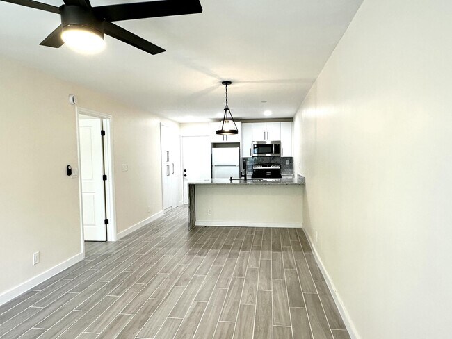 Foto del edificio - 2771 Riverside Dr
