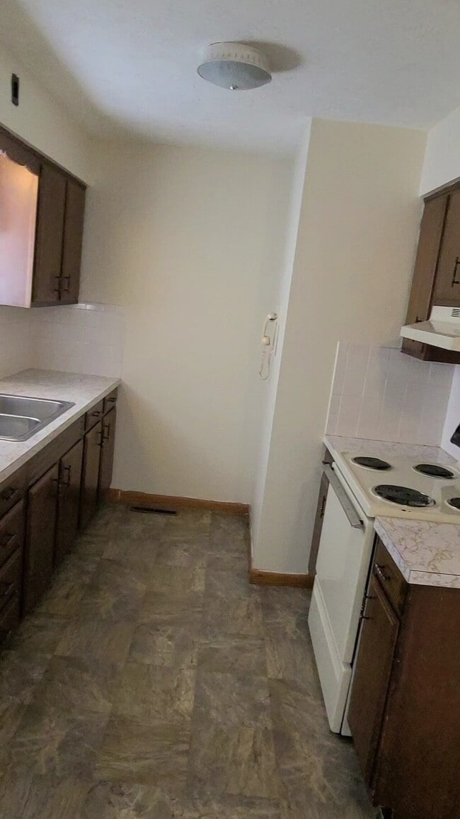 Building Photo - ST Mary's 319 Washington Campus