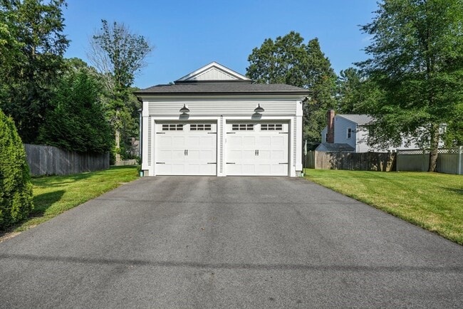 Building Photo - 90 Overbrook Dr