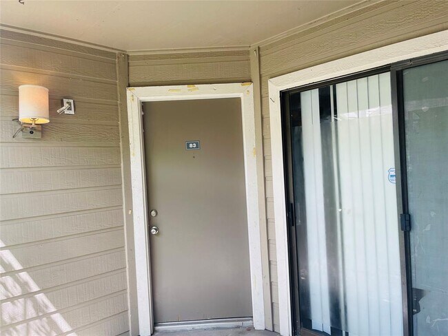 Foto del edificio - 6701 Sands Point Dr