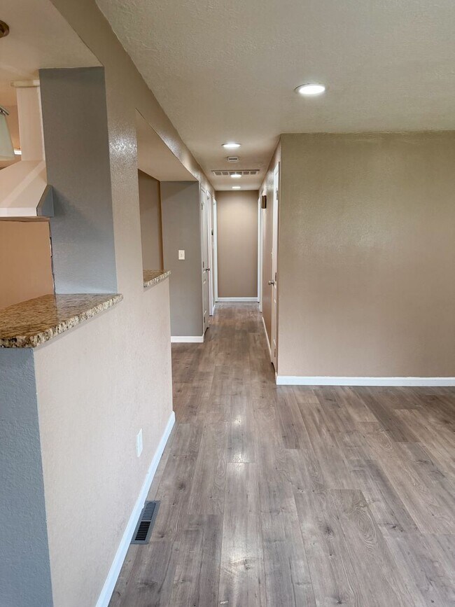 Foto del edificio - 3 Bedroom, 2 Bath House