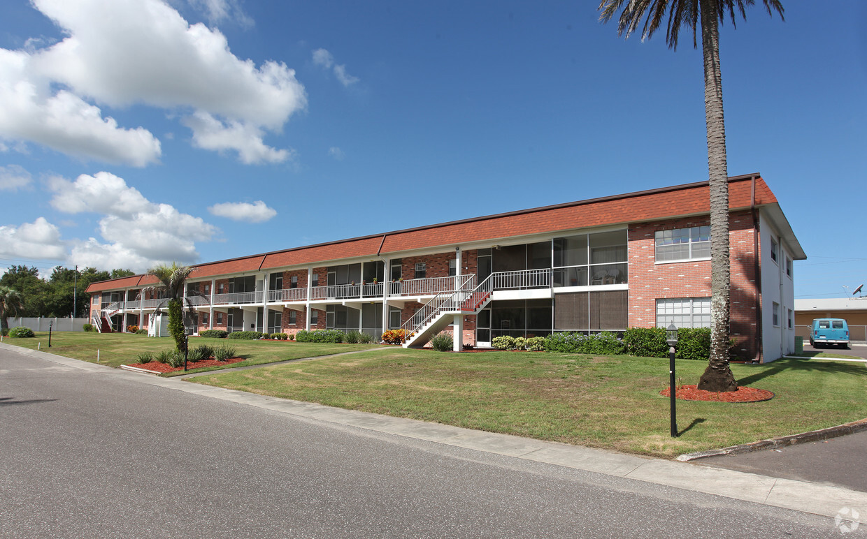 Primary Photo - Lake Tarpon Apartments