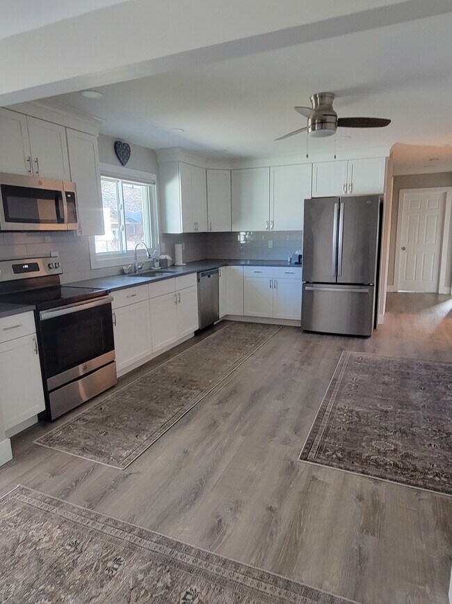 18 Ledgewood Dr Unit 18 A Ledgewood Dr., Albany, NY 12205 Apartments