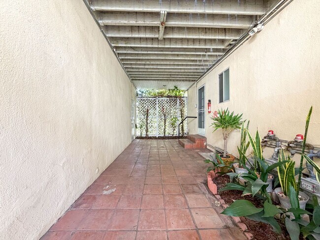 Foto del edificio - 10428 Riverside Dr