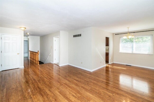 Foto del edificio - 651 Clear Creek Ct