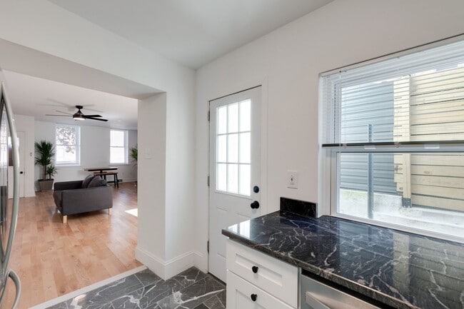 Building Photo - Newly Renovated Home Northern Liberties