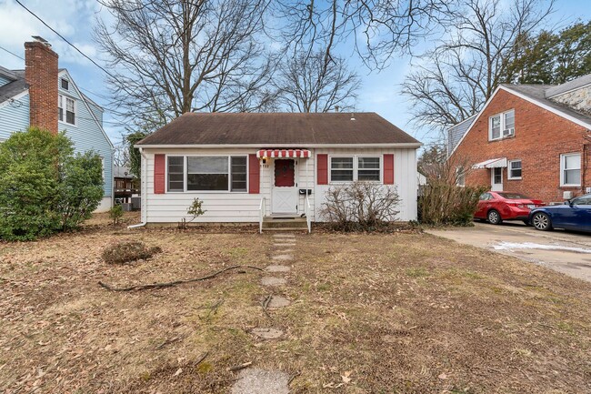Building Photo - Well Maintained 3 Bedroom 1.5 Bathroom Spl...