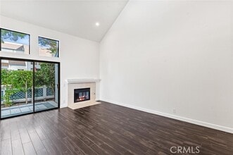 Building Photo - 67 Greenmoor