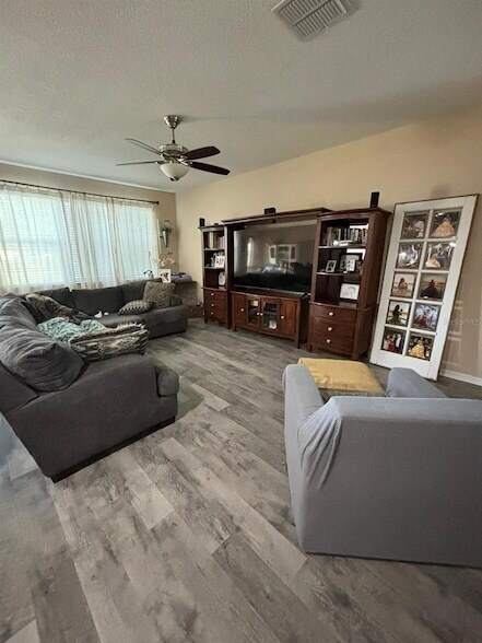 Foto del edificio - 2609 Grassmoor Loop