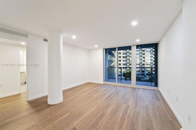 Foto del edificio - 1500 Bay Rd