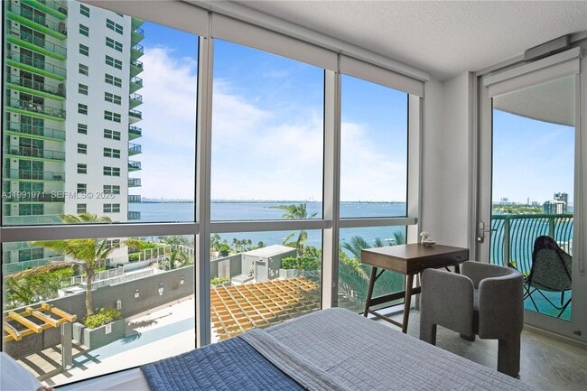 Building Photo - 1750 N Bayshore Dr
