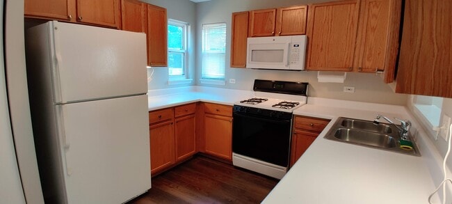 Kitchen - 2301 Carpenter Ave
