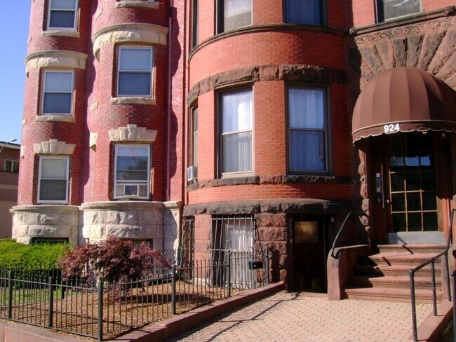 Foto del edificio - 924 Beacon St