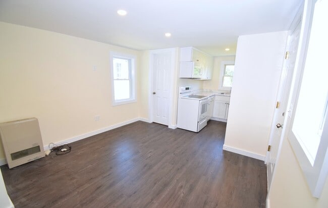 Building Photo - 37 Dudley Ln
