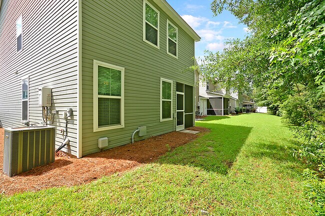 Building Photo - 229 Larissa Dr