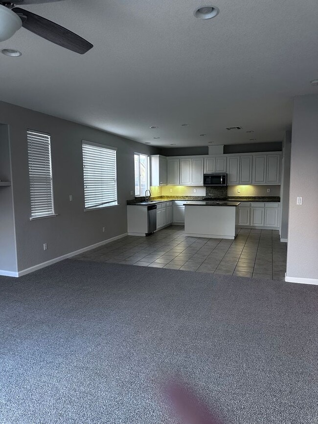 Building Photo - GORGEOUS HOME FOR RENT! NEW CARPET AND PAINT THROUGHOUT! 1 FULL BED AND BATH DOWNSTAIRS!