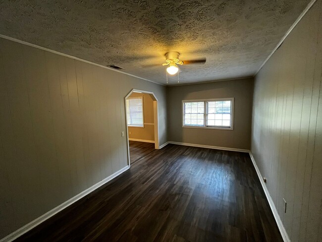 Building Photo - 5615 Buxton Dr