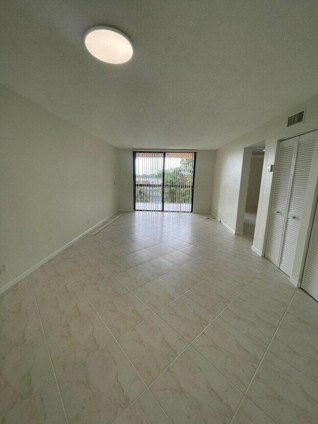 Foto del edificio - 500 Egret Cir