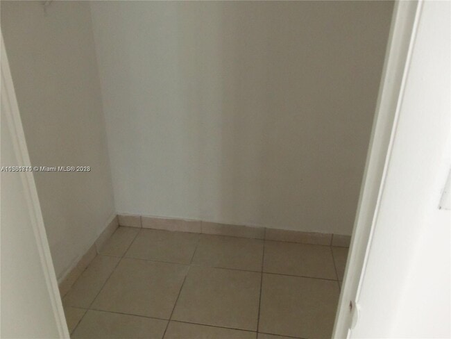 Building Photo - 4156 Inverrary Dr