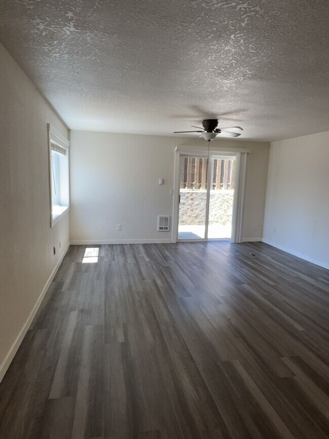 Building Photo - 5403-5413 Compton Ln #14380