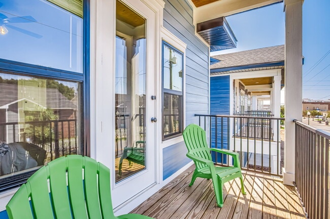 Building Photo - 520 N De Villiers St