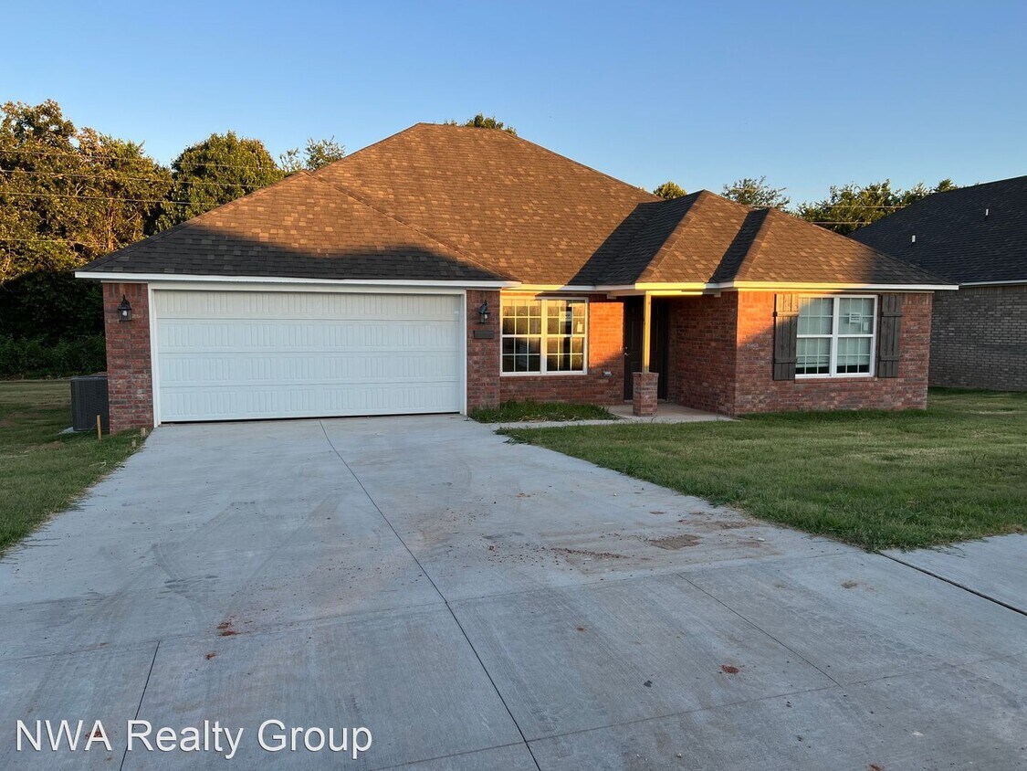 817 Saddlebrook St, Gentry, AR 72734 House Rental in Gentry, AR