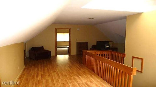Building Photo - 104 N Titus Ave