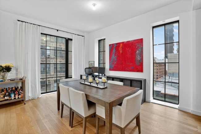 Building Photo - 441 W 37th St