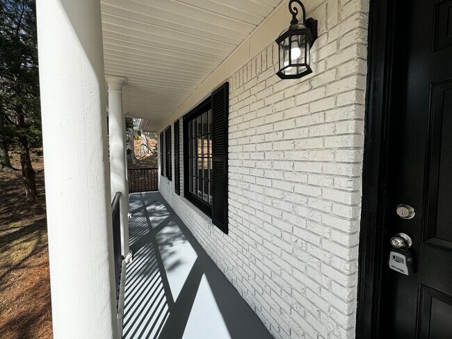 Building Photo - 215 Rivermont Rd