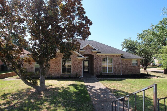 Foto del edificio - Beautiful 3 Bedroom in Tyler! Coming Soon!