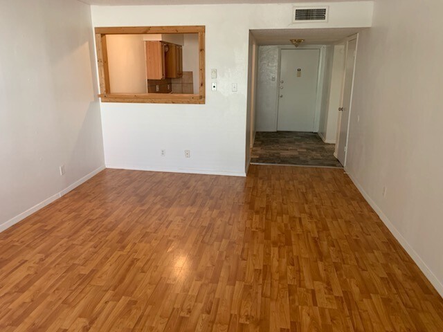 Building Photo - 5055 Ridglea Ln