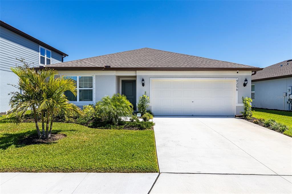 Foto principal - 9256 Royal River Cir
