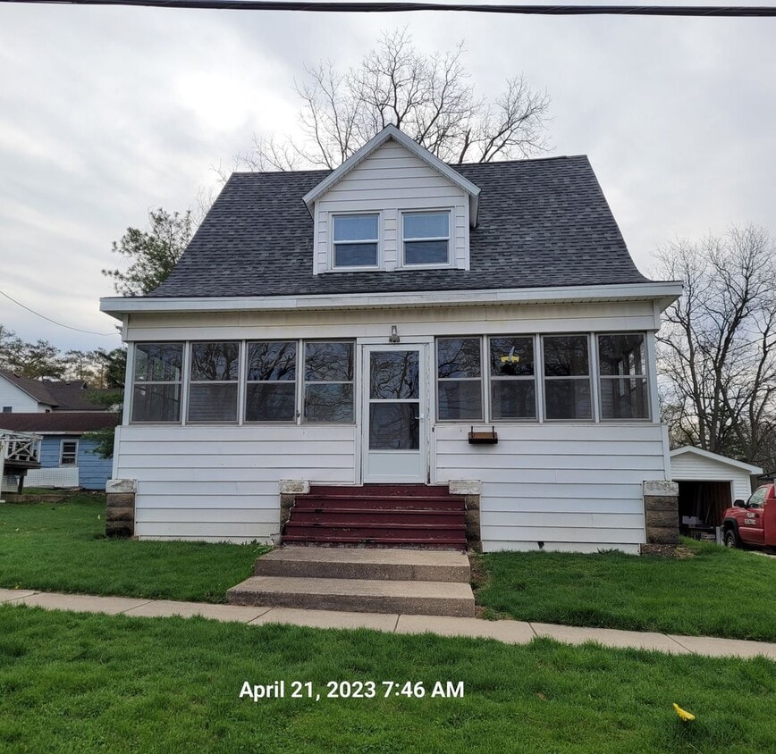 Foto principal - Newly Remodeled 3 Bedroom Home