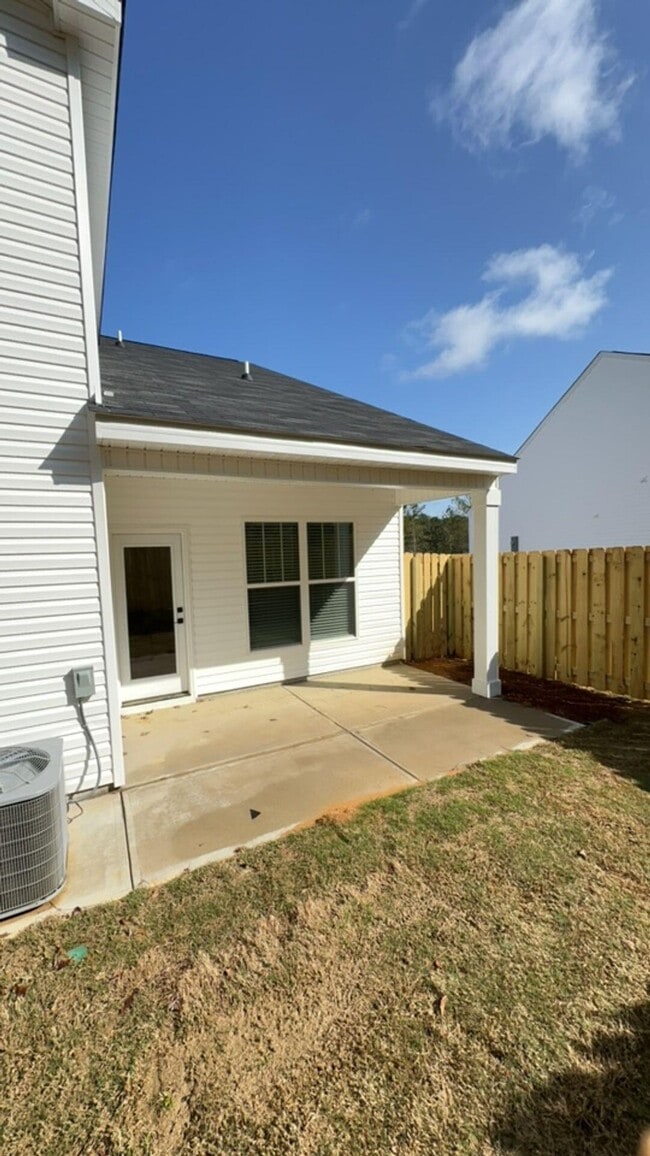 Foto del edificio - 4390 Taylor Pond Rd