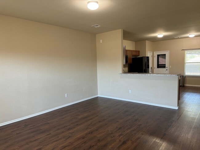 Building Photo - Huge 4 bed 2 1/2 bath house in Piedmont