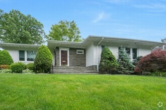 Building Photo - 136 Fox Meadow Rd