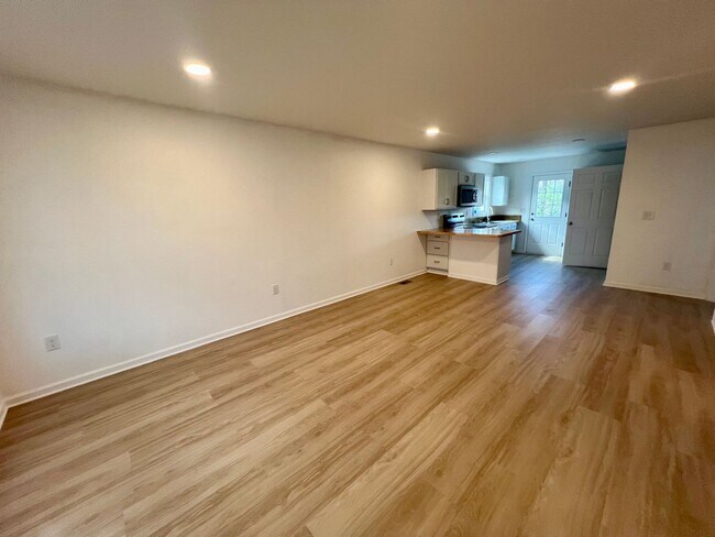 Foto del edificio - Charming 2-Bedroom Home with Modern Updates – Convenient Roanoke Location