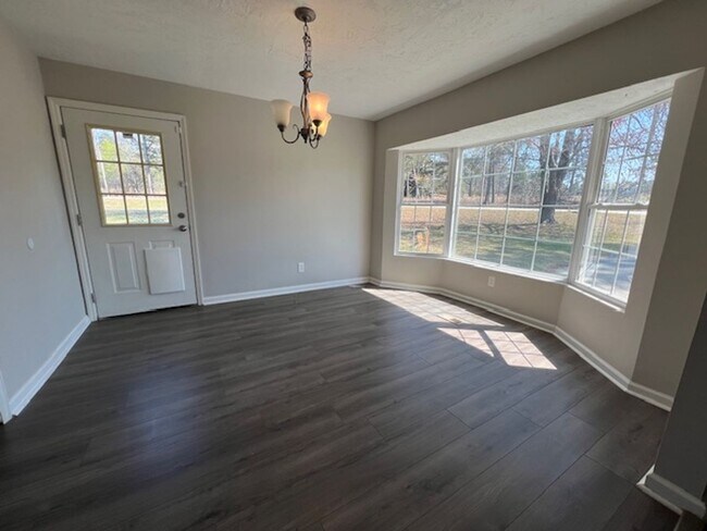 Building Photo - 3 Bedroom, 1.5 Bath Home in Dearing