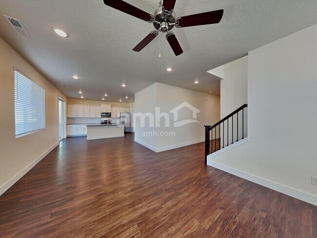 Foto del edificio - 2454 S Deborah Ave