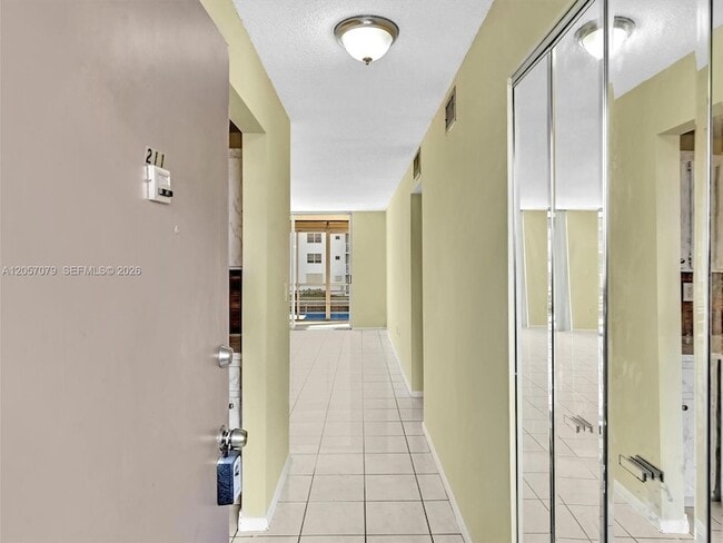 Foto del edificio - 3600 NE 170th St