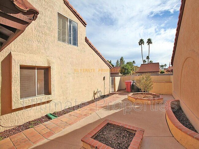 Building Photo - 10930 E Yucca St