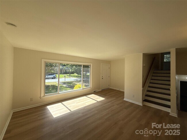 Foto del edificio - 6201 Bonnybrook Ln