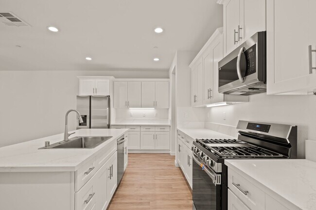 Foto del edificio - New Home in Gated Indian Palm Country Club
